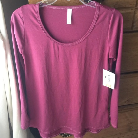 LuLaRoe Tops - Lularoe lynnae NWT LuLaRoe Tops - Lularoe lynnae NWT
